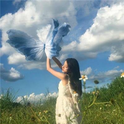 愤怒的黑人女孩与她的怪物